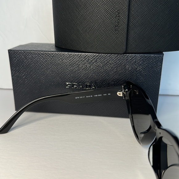 Authentic- New - PRADA EYEWEAR PR 13YS SUNGLASSES
BLACK - Picture 15 of 17